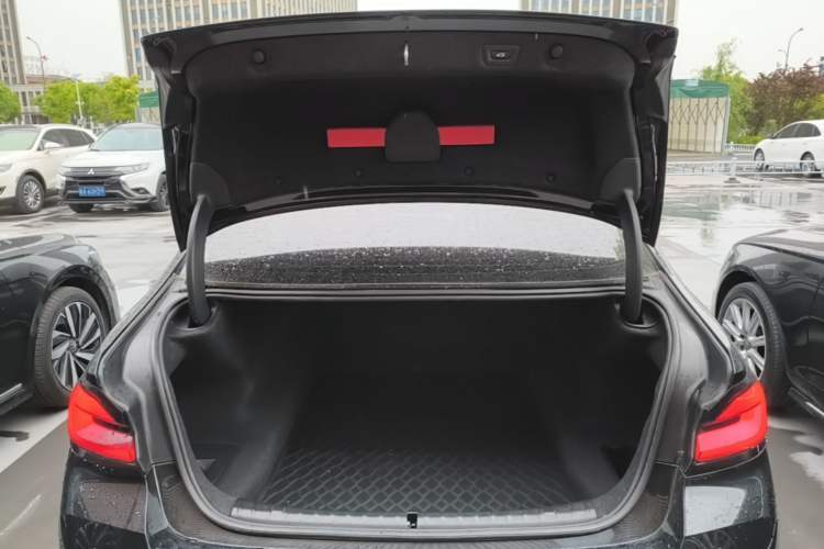 Used BMW 5 Series 2022 Second Facelift 525Li M Sport Package Trunk