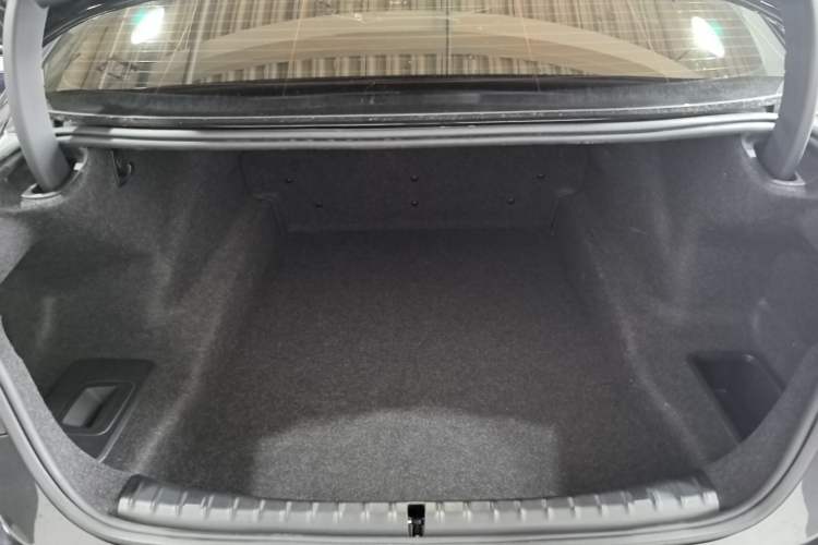 Used BMW 5 Series 2022 Second Facelift 530Li Luxury Edition Premium Package Trunk