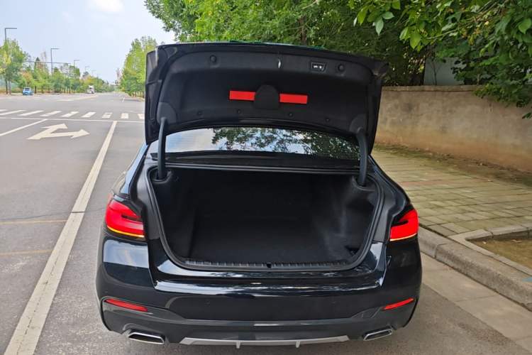 Used BMW 5 Series 2022 Restyled 530Li Leading Edition M Sport Package Trunk