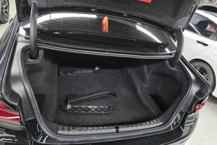 Used BMW 5 Series 2022 Second Facelift 525Li Luxury Package Trunk