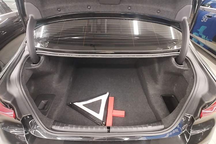 Used BMW 5 Series 2022 Second Facelift 525Li Luxury Package Trunk
