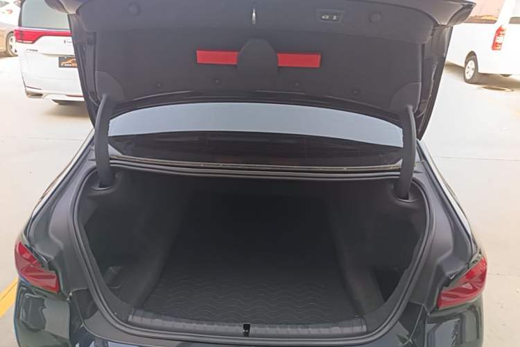 Used BMW 5 Series 2022 Restyled 530Li Leading Edition M Sport Package Trunk