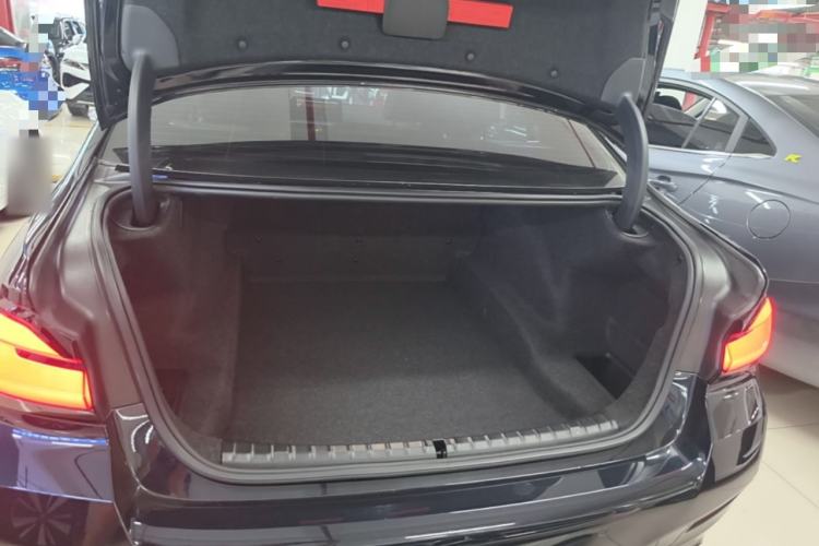 Used BMW 5 Series 2022 Second Facelift 530Li Leading Edition M Sport Package Trunk