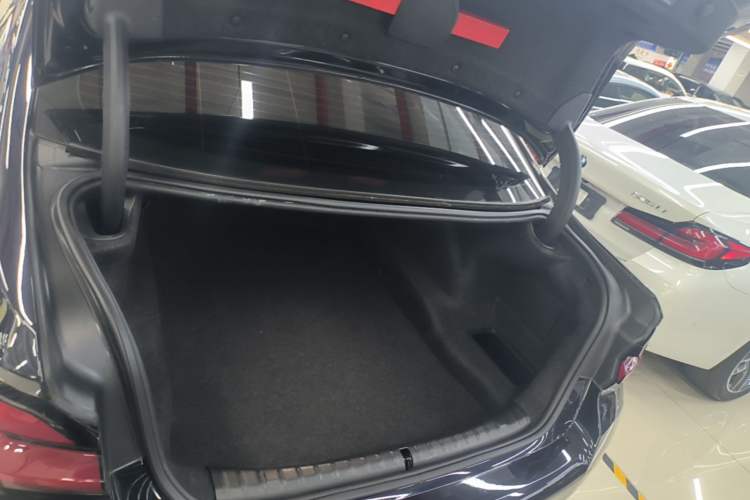 Used BMW 5 Series 2022 Second Facelift 525Li M Sport Package Trunk