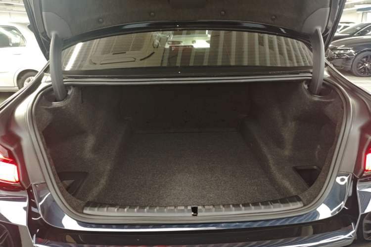 Used BMW 5 Series 2022 Second Facelift 530Li Leading Edition M Sport Package Trunk