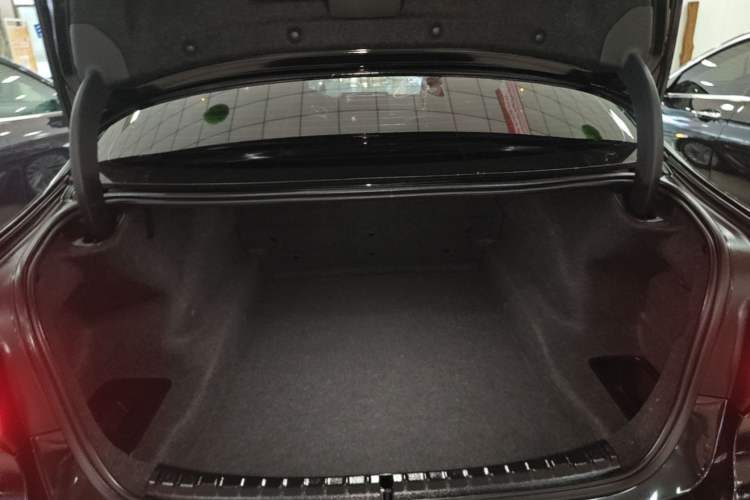 Used BMW 5 Series 2022 Second Facelift 525Li Luxury Package Trunk