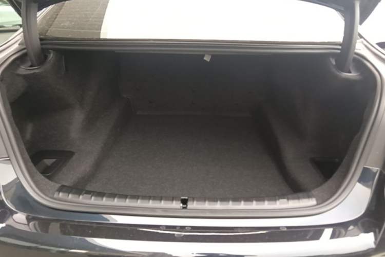 Used BMW 5 Series 2022 Second Facelift 525Li M Sport Package Trunk