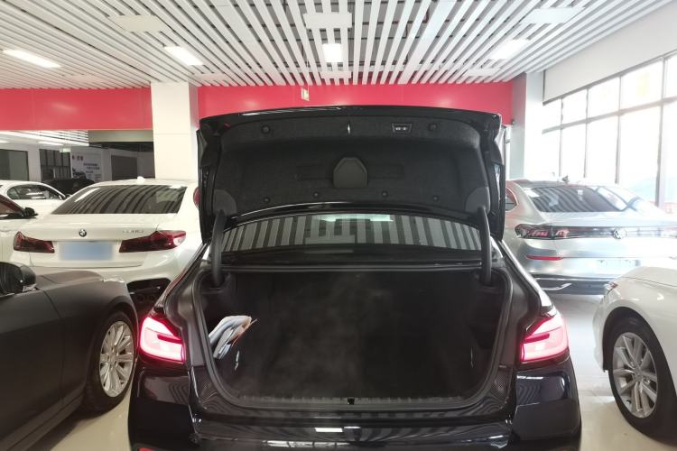 Used BMW 5 Series 2022 Restyled 530Li Leading Edition M Sport Package Trunk