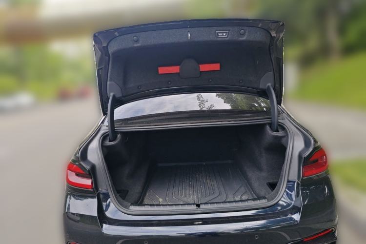 Used BMW 5 Series 2022 Updated 530Li Leading Edition Luxury Package Trunk