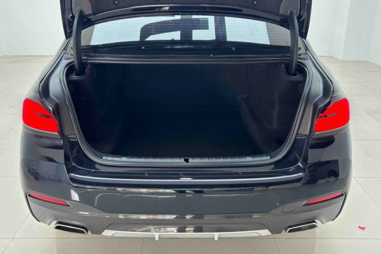 Used BMW 5 Series 2022 530Li Luxury Edition M Sport Package Trunk