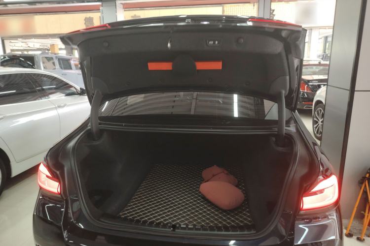 Used BMW 5 Series 2022 Restyled 530Li Leading Edition M Sport Package Trunk