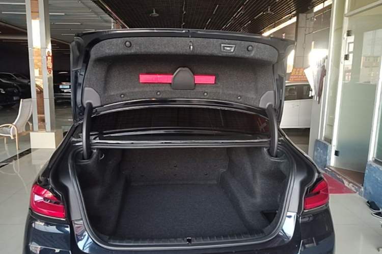 Used BMW 5 Series 2022 Second Facelift 525Li M Sport Package Trunk