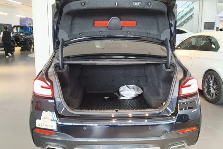 Used BMW 5 Series 2022 Restyled 530Li Leading Edition M Sport Package Trunk