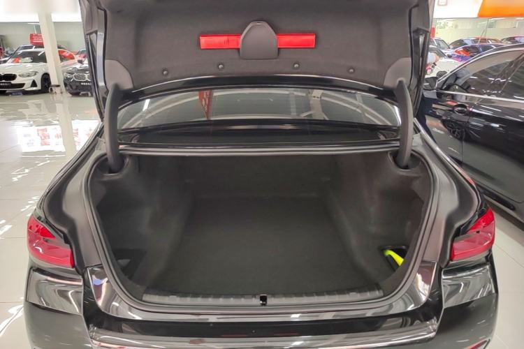 Used BMW 5 Series 2022 Restyled 530Li Luxury Edition M Sport Package Trunk