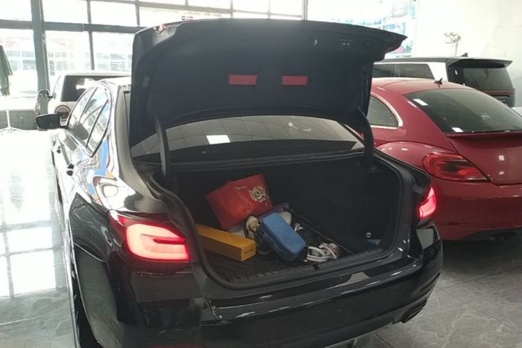 Used BMW 5 Series 2022 Restyled 530Li Leading Edition M Sport Package Trunk