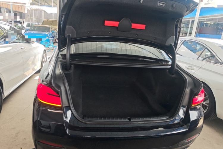Used BMW 5 Series 2022 Second Facelift 525Li M Sport Package Trunk