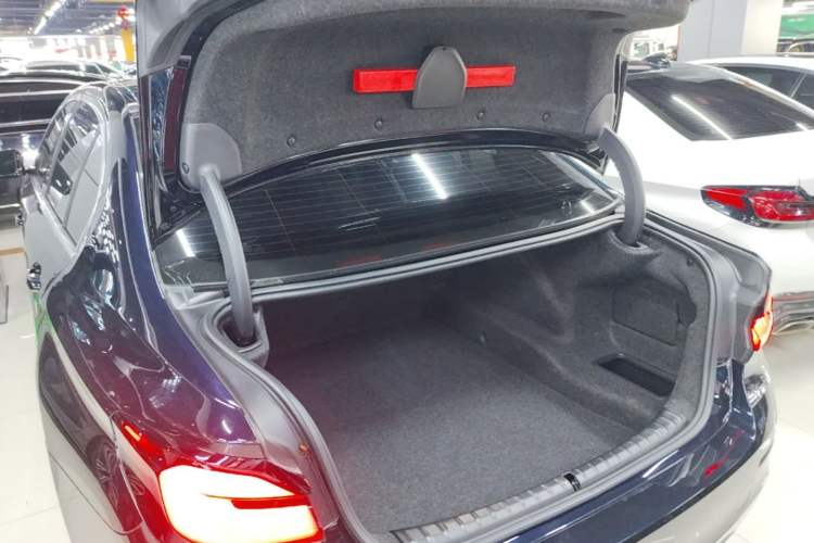 Used BMW 5 Series 2022 Second Facelift 530Li Leading Edition Luxury Package Trunk