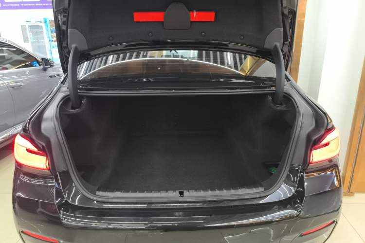 Used BMW 5 Series 2022 Second Facelift 530Li xDrive M Sport Package Trunk
