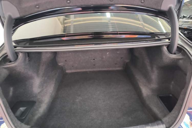 Used BMW 5 Series 2022 Restyled 530Li Leading Edition M Sport Package Trunk