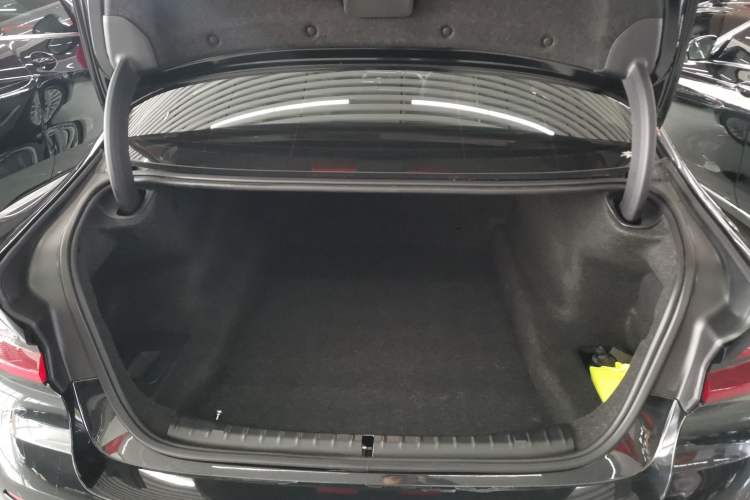 Used BMW 5 Series 2022 Second Facelift 525Li Luxury Package Trunk