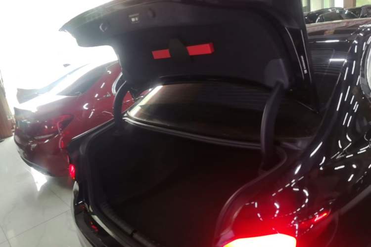 Used BMW 5 Series 2022 Second Facelift 530Li Leading Edition Luxury Package Trunk