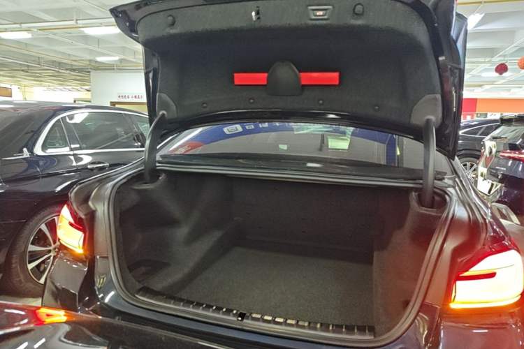Used BMW 5 Series 2022 Second Facelift 525Li M Sport Package Trunk