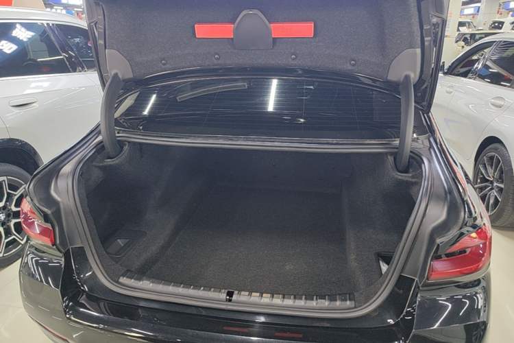 Used BMW 5 Series 2022 Second Facelift 525Li M Sport Package Trunk