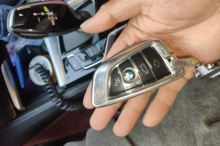 Used BMW 5 Series 2022 Restyled 525Li M Sport Package Vehicle Key