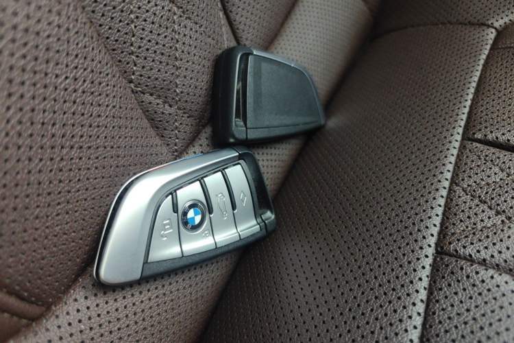 Used BMW 5 Series 2022 Second Facelift 530Li Luxury Version M Sport Package Vehicle Key