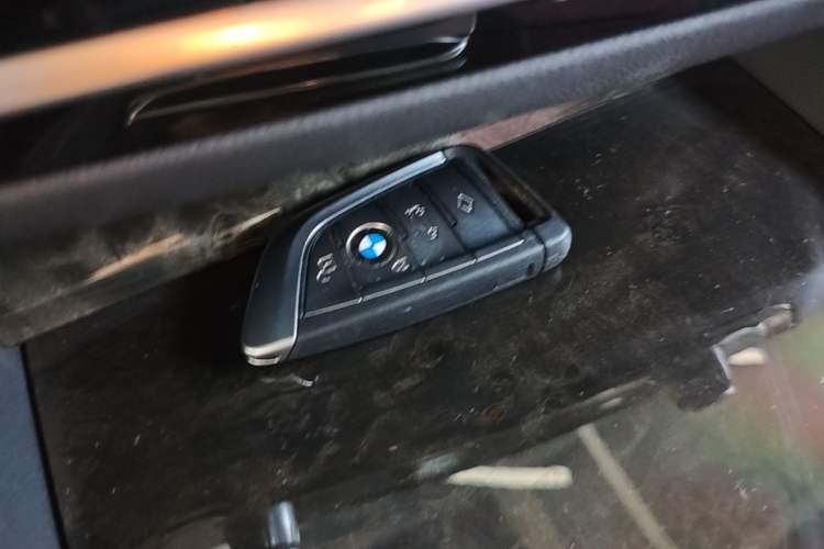 Used BMW 5 Series 2022 Second Facelift 525Li M Sport Package Vehicle Key