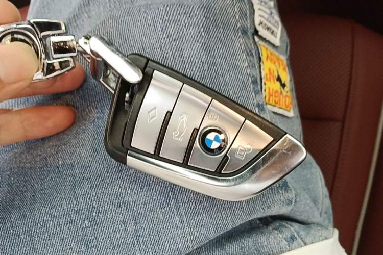 Used BMW 5 Series 2022 Restyled 530Li Leading Edition M Sport Package Vehicle Key