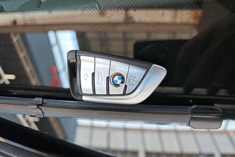 Used BMW 5 Series 2022 Restyled 530Li Leading Edition M Sport Package Vehicle Key