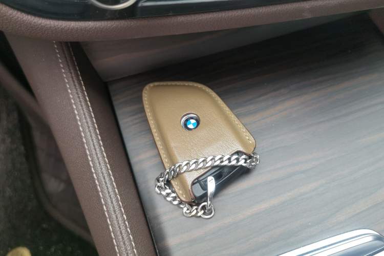 Used BMW 5 Series 2022 530Li xDrive Luxury Package Vehicle Key