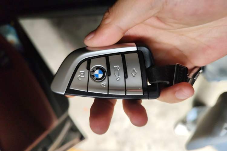 Used BMW 5 Series 2022 Second Facelift 530Li Luxury Version M Sport Package Vehicle Key
