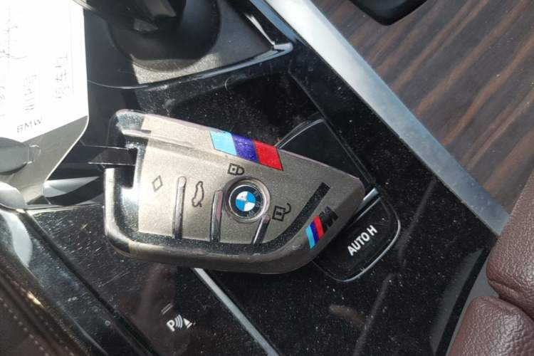 Used BMW 5 Series 2022 Restyled 530Li Leading Edition M Sport Package Vehicle Key