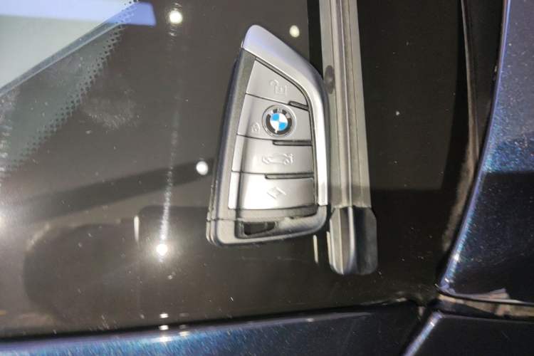 Used BMW 5 Series 2022 Second Facelift 530Li Leading Edition M Sport Package Vehicle Key