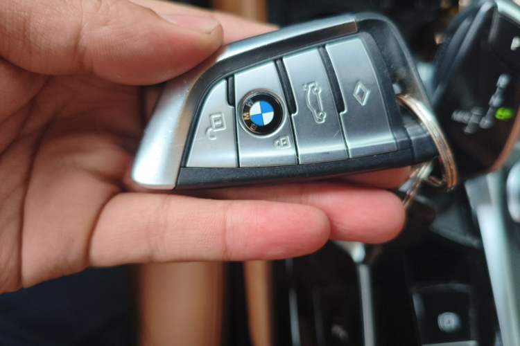 Used BMW 5 Series 2022 Second Facelift 530i M Sport Package Vehicle Key
