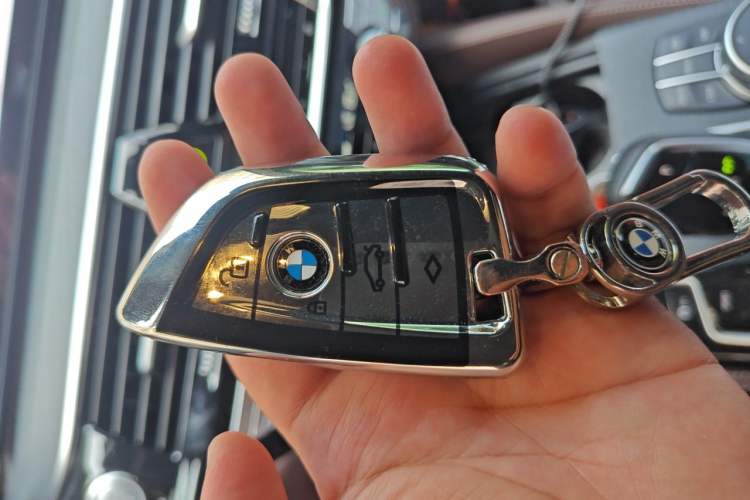 Used BMW 5 Series 2022 Second Facelift 530Li Leading Edition Luxury Package Vehicle Key