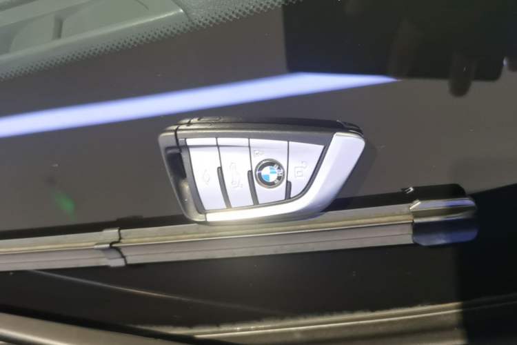 Used BMW 5 Series 2022 Restyled 530Li Leading Edition M Sport Package Vehicle Key