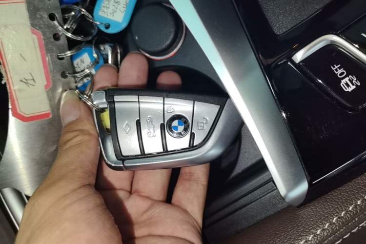 Used BMW 5 Series 2022 Second Facelift 530Li Luxury Edition Premium Package Vehicle Key