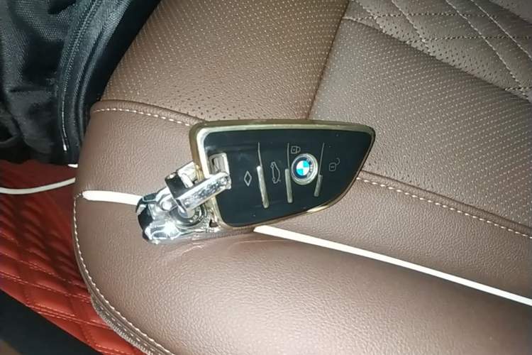 Used BMW 5 Series 2022 Updated 530Li Leading Edition Luxury Package Vehicle Key