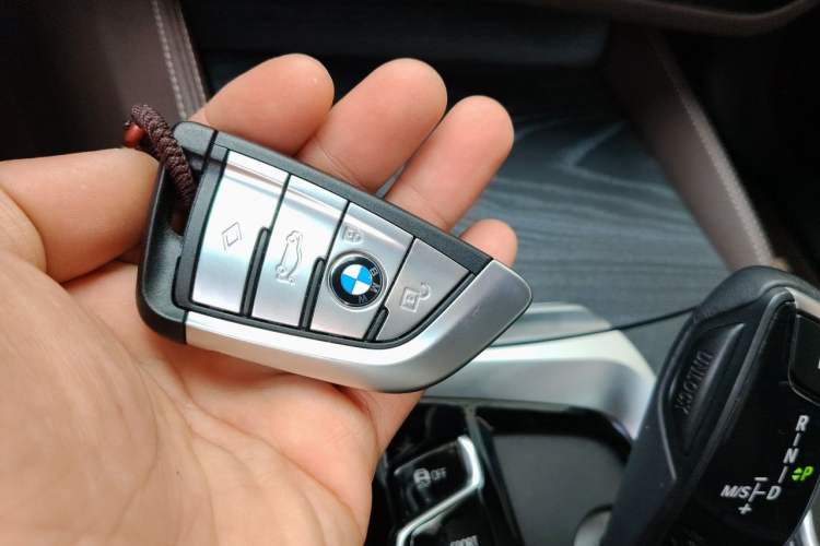 Used BMW 5 Series 2022 Second Facelift 530Li Luxury Version M Sport Package Vehicle Key