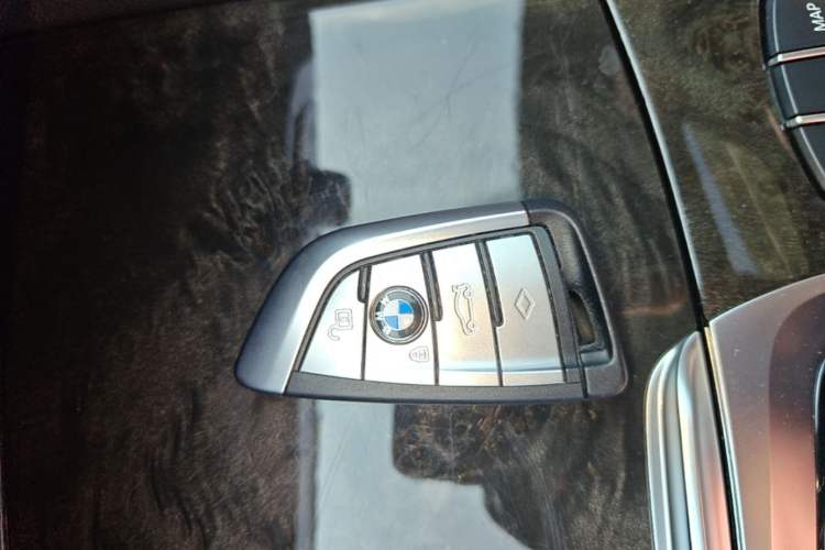 Used BMW 5 Series 2022 Restyled 530Li Leading Edition M Sport Package Vehicle Key