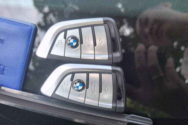 Used BMW 5 Series 2022 Second Facelift 525i M Sport Package Vehicle Key