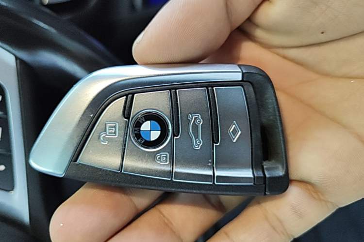 Used BMW 5 Series 2022 Restyled 530Li Leading Edition M Sport Package Vehicle Key
