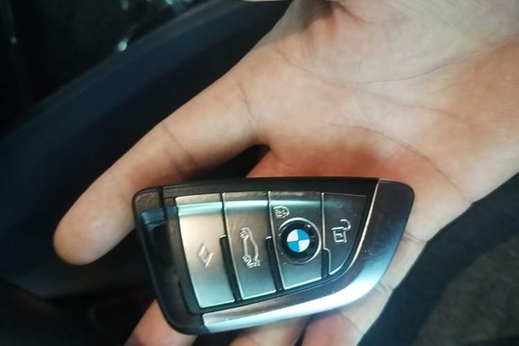 Used BMW 5 Series 2022 Second Facelift 525Li M Sport Package Vehicle Key
