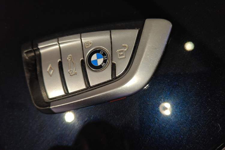 Used BMW 5 Series 2022 Second Facelift 530Li Luxury Version M Sport Package Vehicle Key