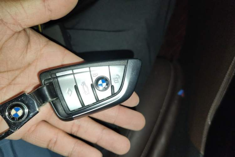 Used BMW 5 Series 2022 Second Facelift 530Li Luxury Version M Sport Package Vehicle Key