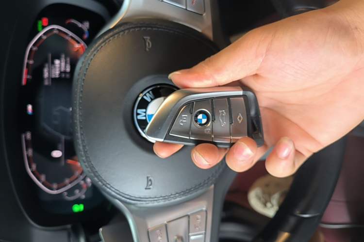 Used BMW 5 Series 2022 Second Facelift 530Li Leading Edition M Sport Package Vehicle Key