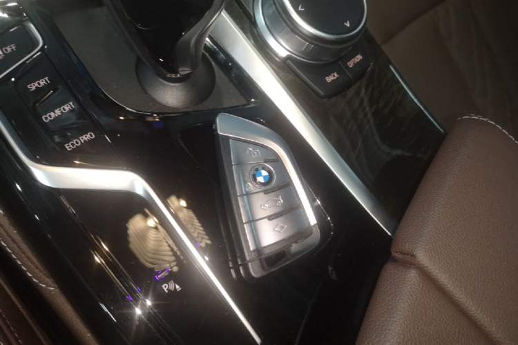 Used BMW 5 Series 2022 Restyled 525Li M Sport Package Vehicle Key